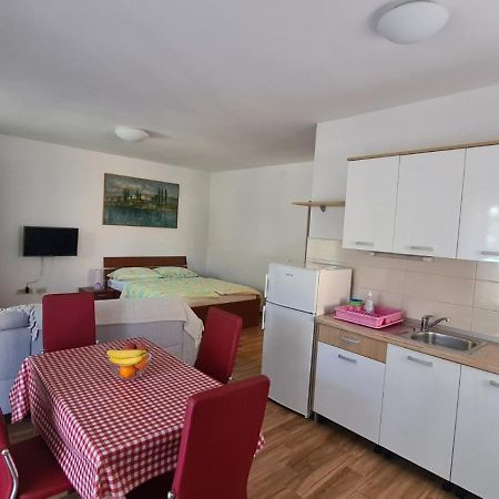 Apartments Ivanovski Rab Town Eksteriør bilde