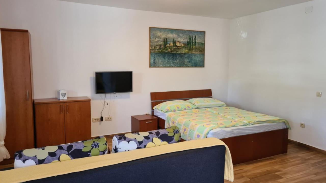 Apartments Ivanovski Rab Town Eksteriør bilde