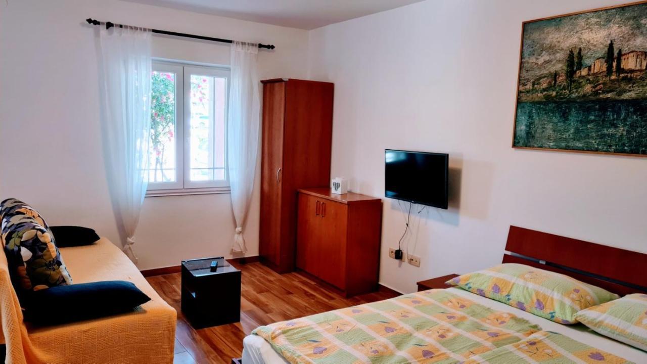 Apartments Ivanovski Rab Town Eksteriør bilde