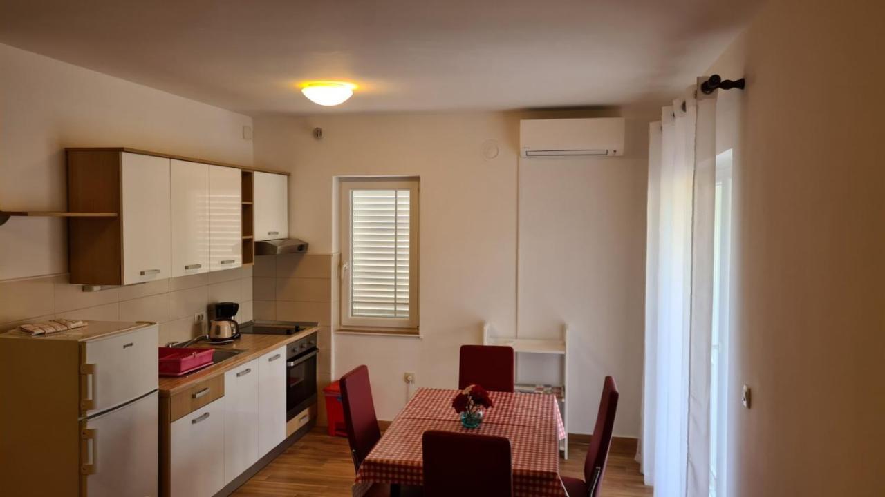 Apartments Ivanovski Rab Town Eksteriør bilde