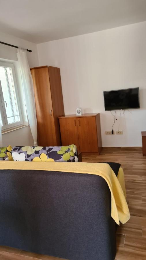 Apartments Ivanovski Rab Town Eksteriør bilde