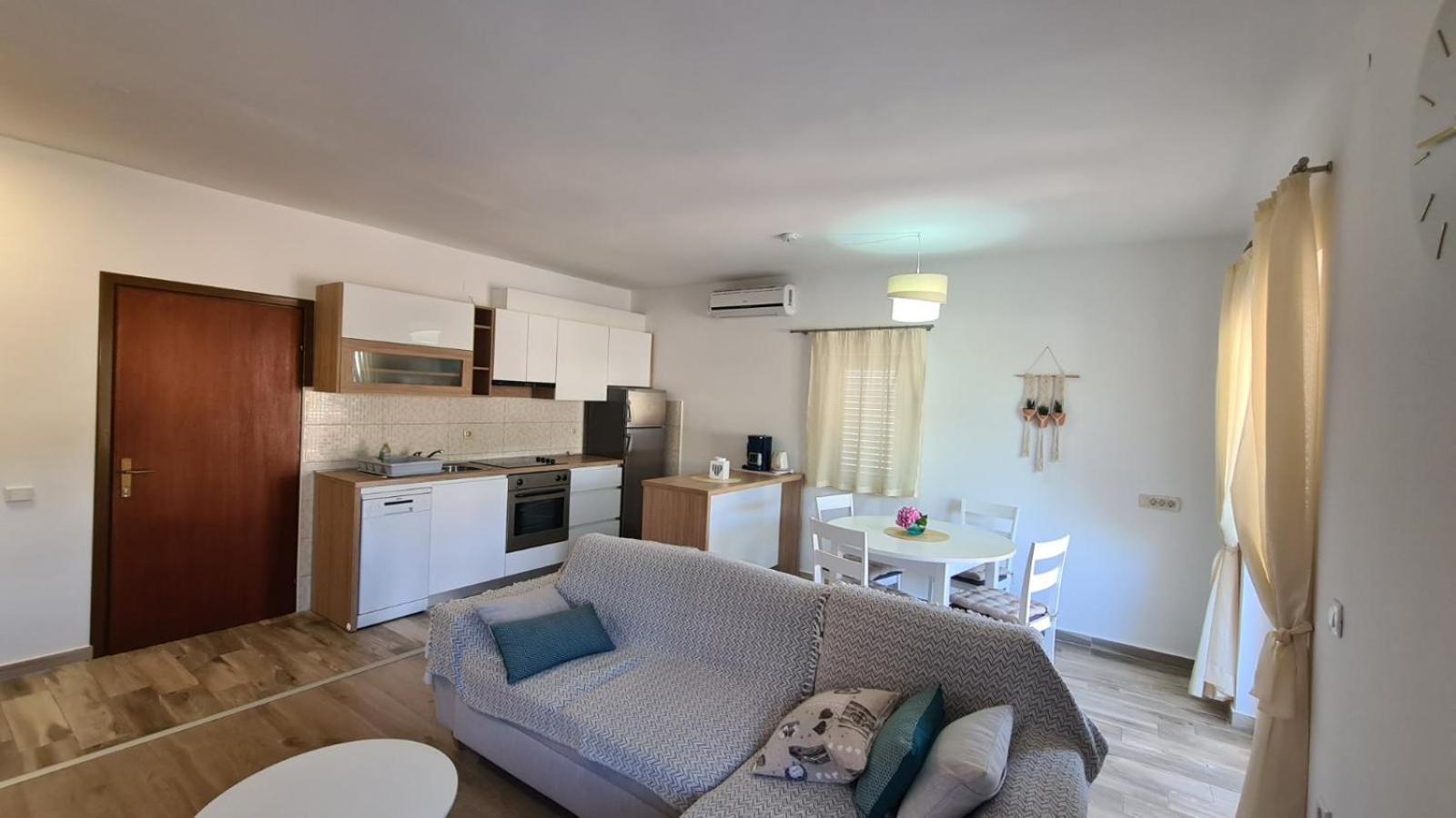 Apartments Ivanovski Rab Town Eksteriør bilde