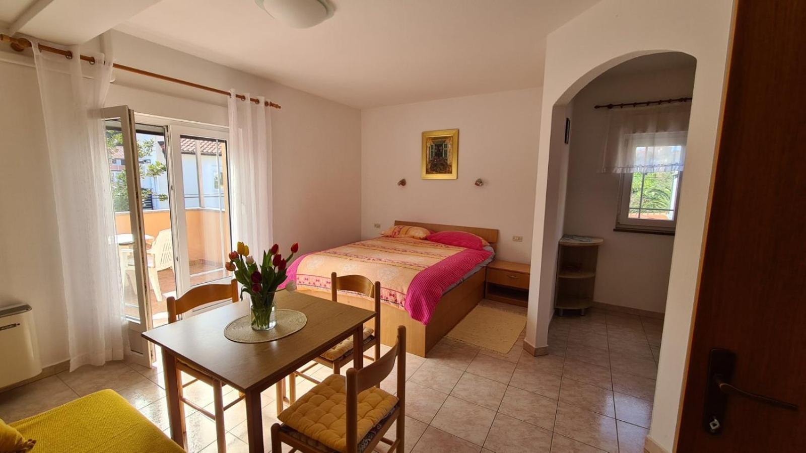 Apartments Ivanovski Rab Town Eksteriør bilde