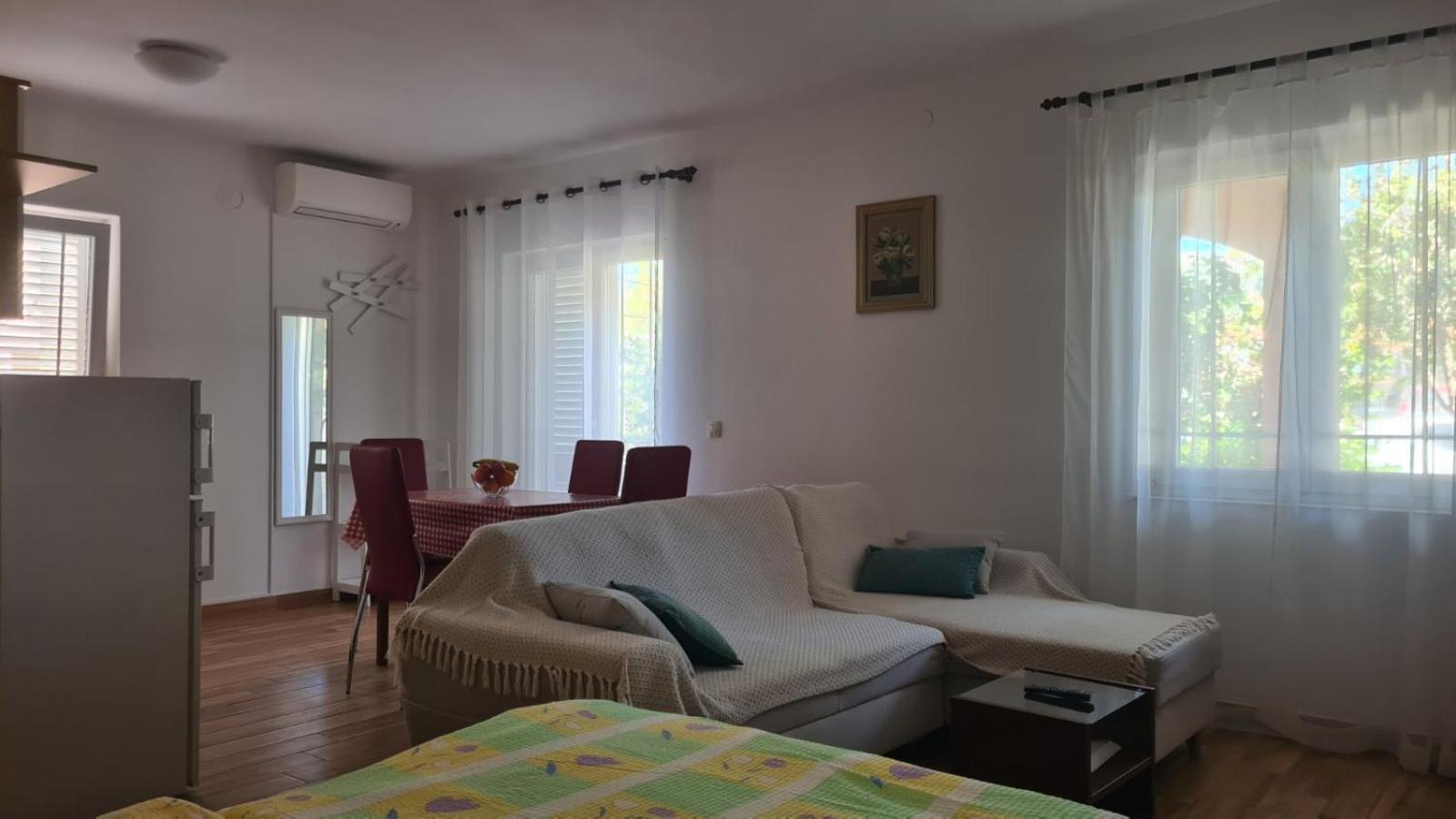 Apartments Ivanovski Rab Town Eksteriør bilde